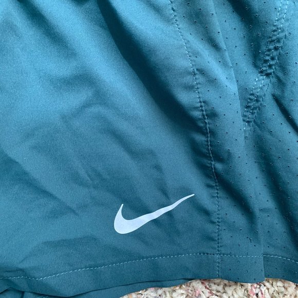 Nike Running Shorts - Picture 4 of 5